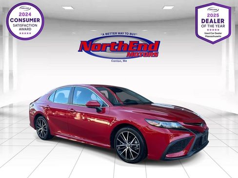 Used 2024 Toyota Camry SE image 1