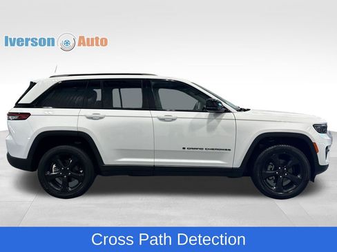 Used 2023 Jeep Grand Cherokee Altitude AWD/4WD image 11
