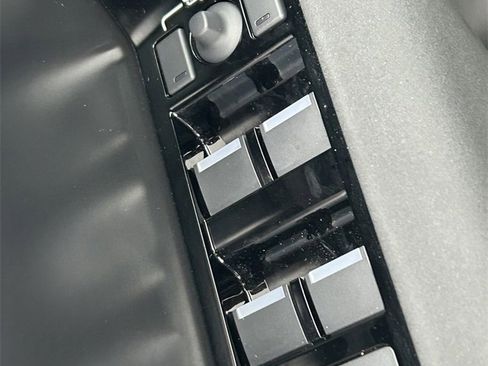 Used 2025 Land Rover Range Rover Velar Dynamic SE image 23