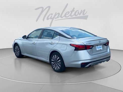 Used 2024 Nissan Altima 2.5 SV w/ SV Premium Package FWD image 3