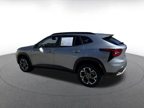 Used 2025 Chevrolet Trax LT image 10