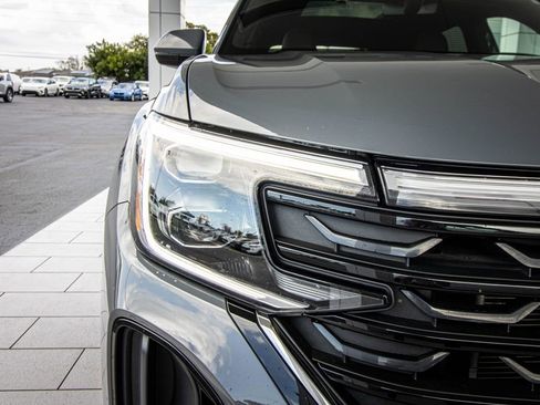 Used 2024 Volkswagen Atlas Cross Sport SE w/ Panoramic Sunroof Package image 6