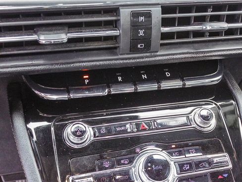 Used 2022 Lincoln Corsair Reserve image 24