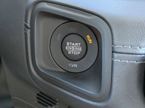 Certified 2025 Jeep Gladiator Sport AWD/4WD image 22
