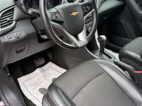Used 2022 Chevrolet Trax LT w/ Driver Confidence Package AWD/4WD image 9