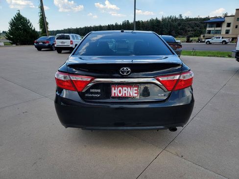 Used 2017 Toyota Camry SE w/ Moonroof Package FWD image 12