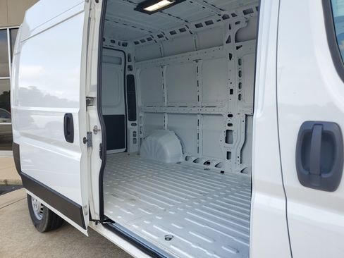 Used 2025 RAM ProMaster 2500 w/ Convenience Group image 19