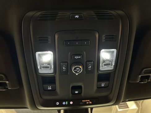 Used 2021 GMC Yukon Denali w/ Denali Premium Package image 25