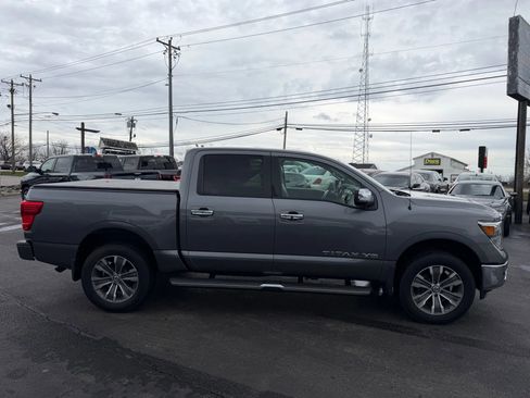 Used 2018 Nissan Titan SL AWD/4WD image 2