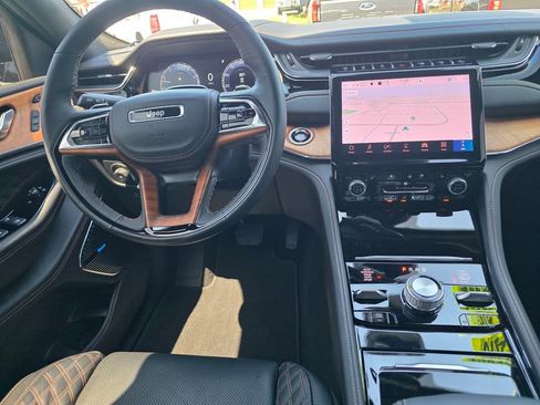 Used 2025 Jeep Grand Cherokee L Summit AWD/4WD image 10