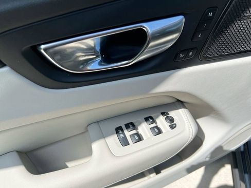 Used 2025 Volvo XC60 B5 Ultra w/ Protection Package Premier AWD/4WD image 11
