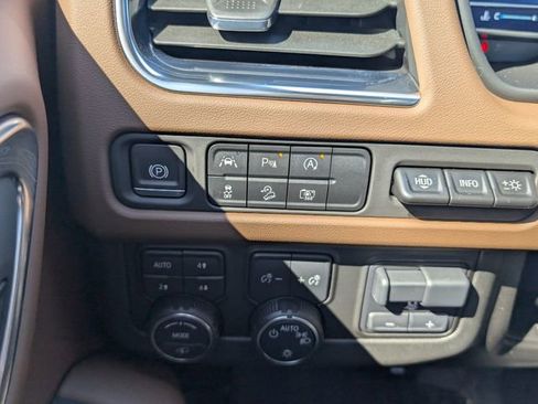 Used 2023 Chevrolet Tahoe High Country AWD/4WD image 23
