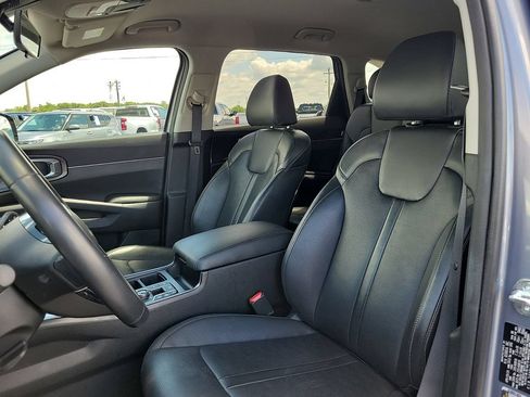 Used 2024 Kia Sorento S AWD/4WD image 12