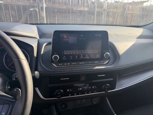 Used 2025 Nissan Rogue SV image 20