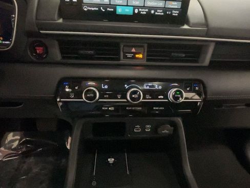 Used 2025 Honda Pilot Elite image 34