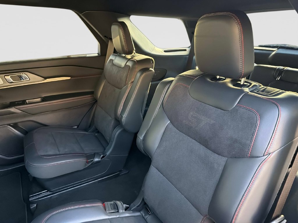 Used 2025 Ford Explorer ST AWD/4WD image 14