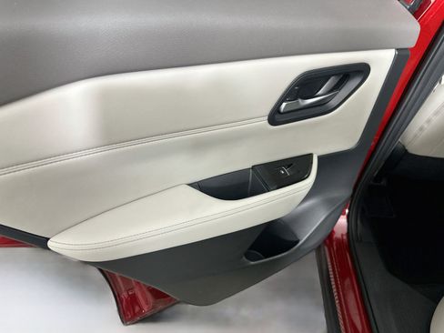 Used 2023 Nissan Rogue SL AWD/4WD image 26