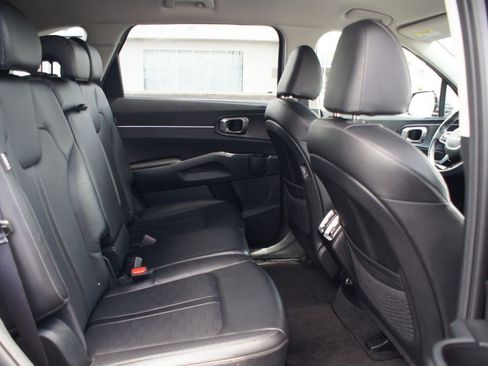 Used 2024 Kia Sorento S FWD image 22
