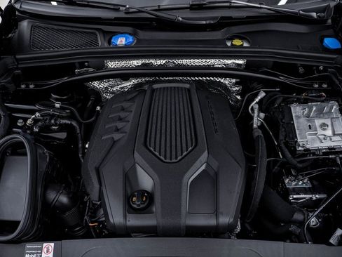 Certified 2025 Porsche Macan image 29