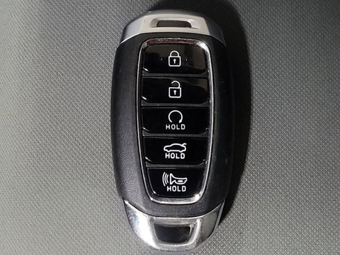 Used 2023 Hyundai Elantra SEL w/ Convenience Package FWD image 32