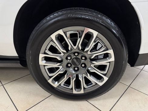 Used 2024 GMC Yukon XL Denali Ultimate AWD/4WD image 32