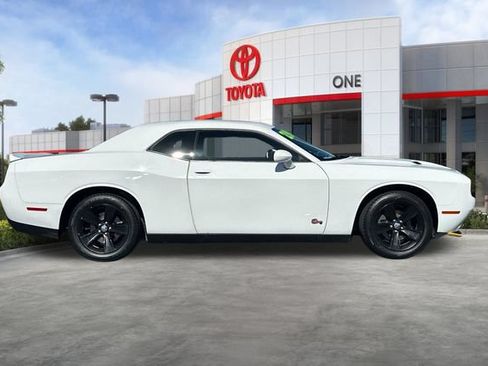 Used 2019 Dodge Challenger SXT RWD image 3