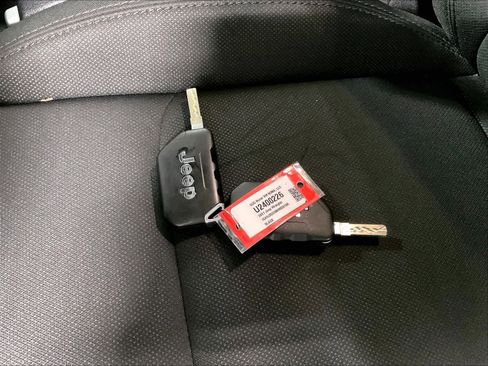 Used 2021 Jeep Wrangler Unlimited Sport AWD/4WD image 30