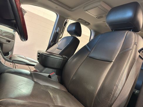 Used 2014 Cadillac Escalade Luxury image 14