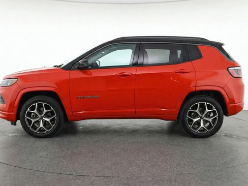 Used 2025 Jeep Compass Limited AWD/4WD image 4