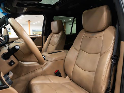 Used 2018 Cadillac Escalade Platinum image 8