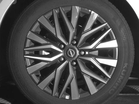 Used 2025 Nissan Altima 2.5 SV image 12