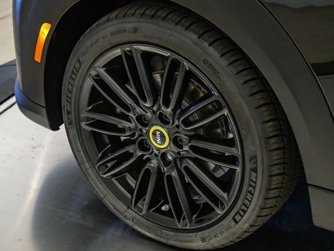 Certified 2024 MINI Cooper SE FWD image 9