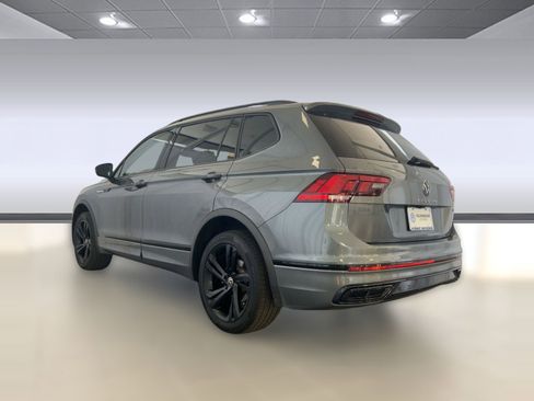 Used 2023 Volkswagen Tiguan SE R-Line image 3