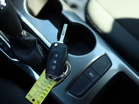 Used 2017 Chevrolet Cruze LT image 46