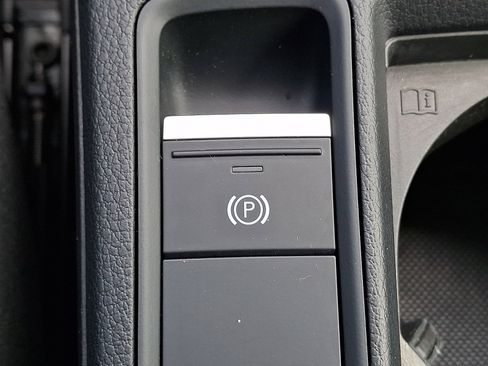 Used 2025 Audi Q3 2.0T Premium AWD/4WD image 25