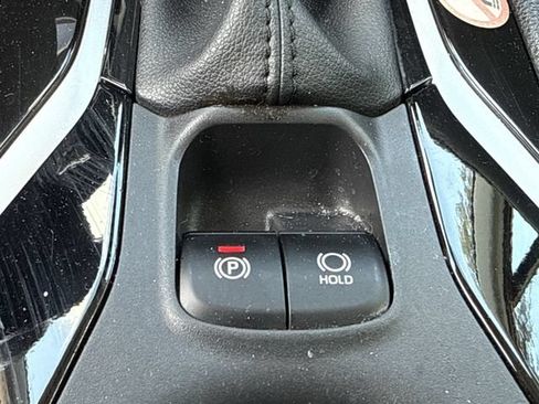 Used 2025 Toyota Corolla Cross XLE FWD image 21