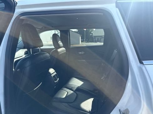 Used 2019 Jeep Cherokee Limited AWD/4WD image 8