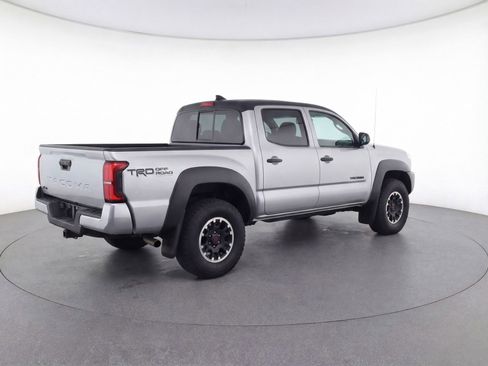 Used 2025 Toyota Tacoma TRD Off-Road AWD/4WD image 7
