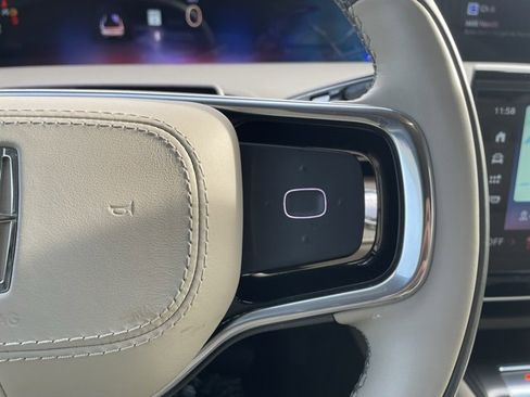 Used 2024 Lincoln Nautilus Reserve image 16