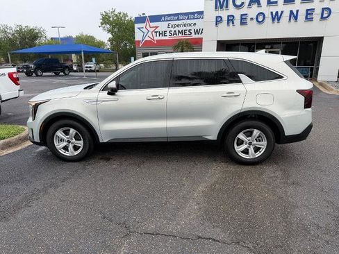 Used 2026 Kia Sorento LX FWD image 3