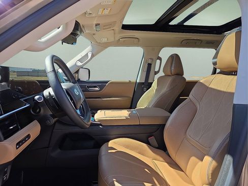 Used 2025 INFINITI QX80 Sensory image 24