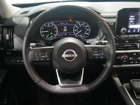 Used 2025 Nissan Pathfinder SV image 21