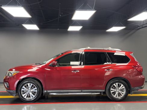 Used 2018 Nissan Pathfinder SV w/ SV All Weather Package image 3