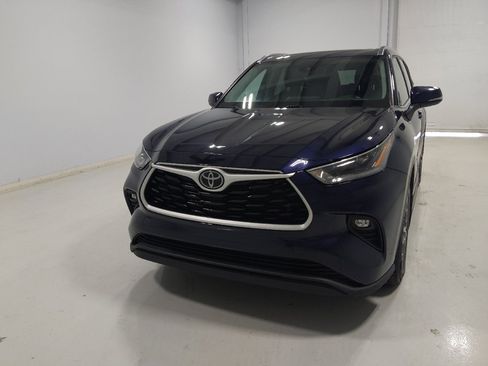 Used 2021 Toyota Highlander XLE AWD/4WD image 15