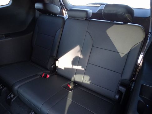 Used 2025 Buick Enclave Preferred image 9