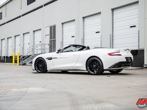 Used 2016 Aston Martin Vanquish Volante image 52