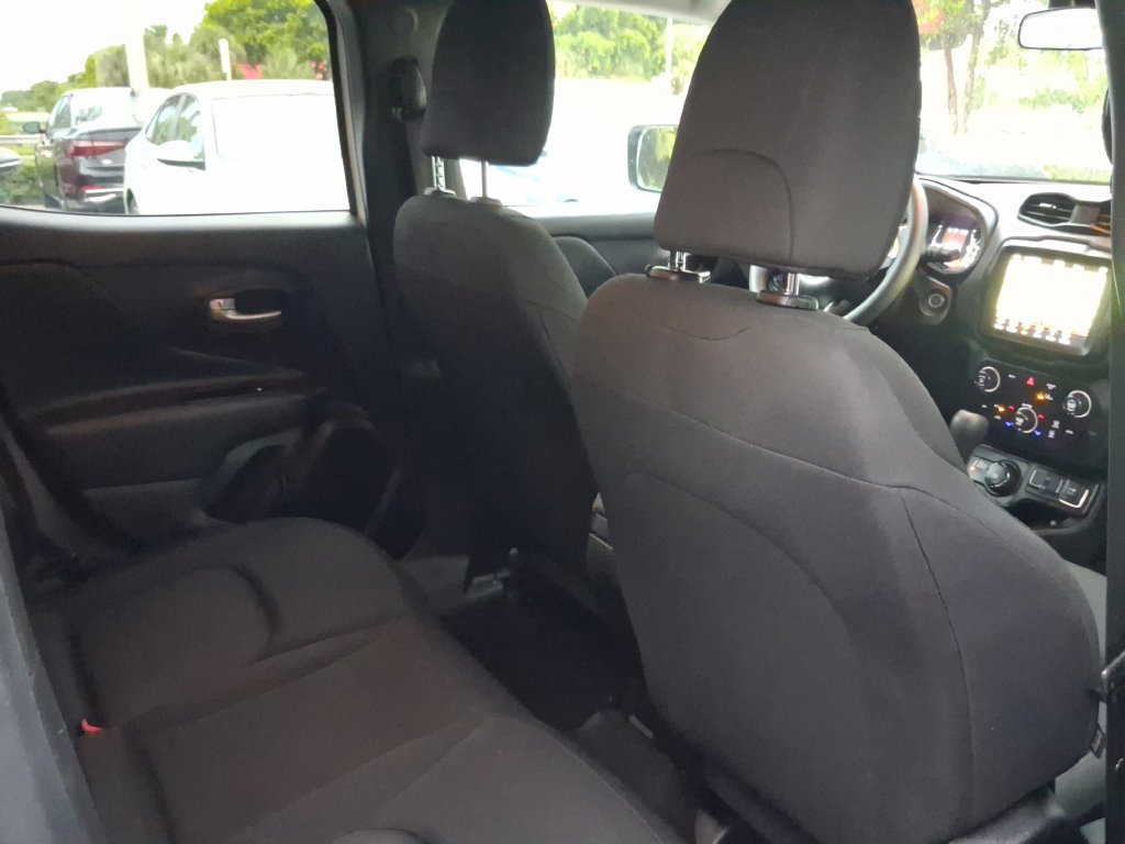 Used 2023 Jeep Renegade Latitude AWD/4WD image 24