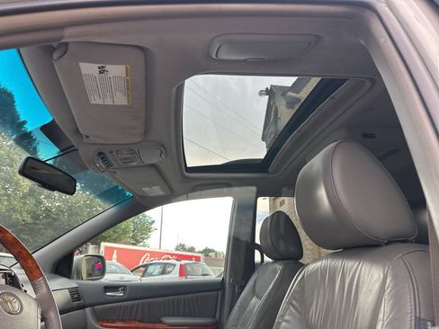 Used 2010 Toyota Sienna XLE Limited FWD image 20