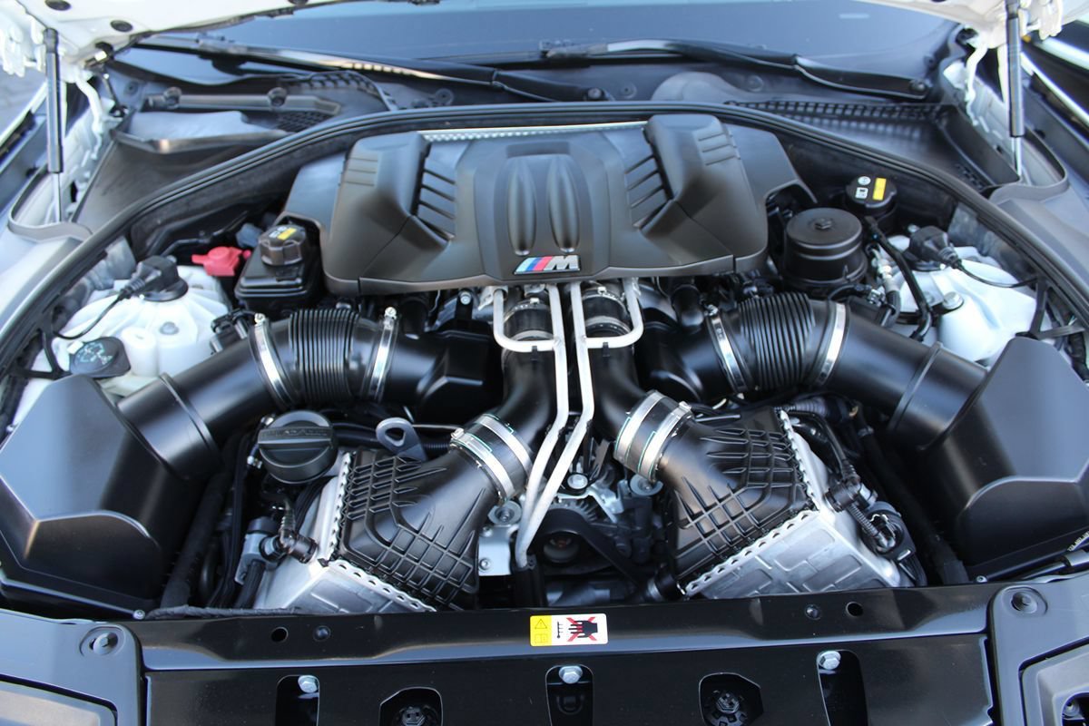 Used 2015 BMW M5 RWD image 41