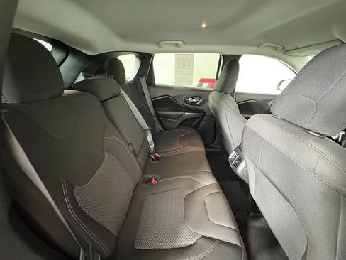 Used 2020 Jeep Cherokee Latitude FWD image 37